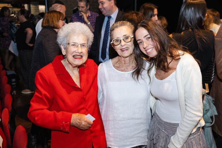 Beate Hammett, Isabel Shur,  Zoe Simons