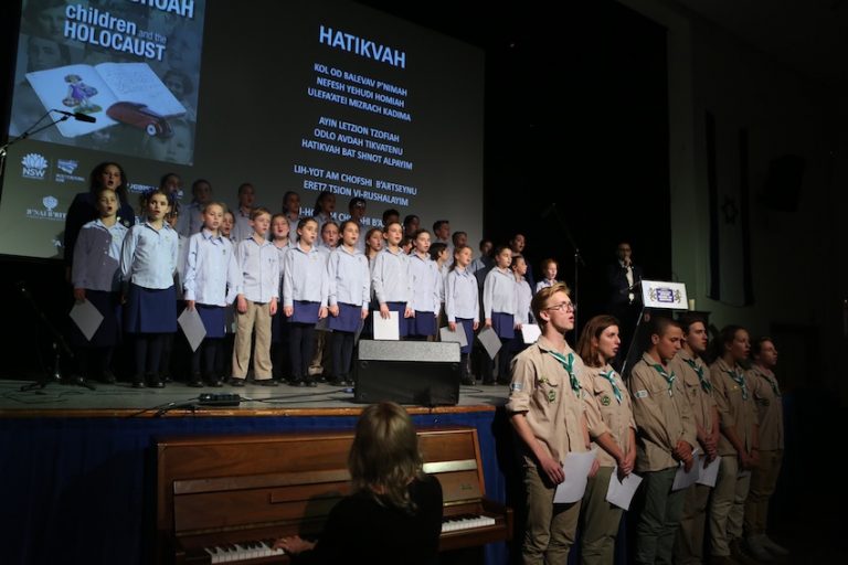 Chazan Zvi Teichtahl and Masada College choir